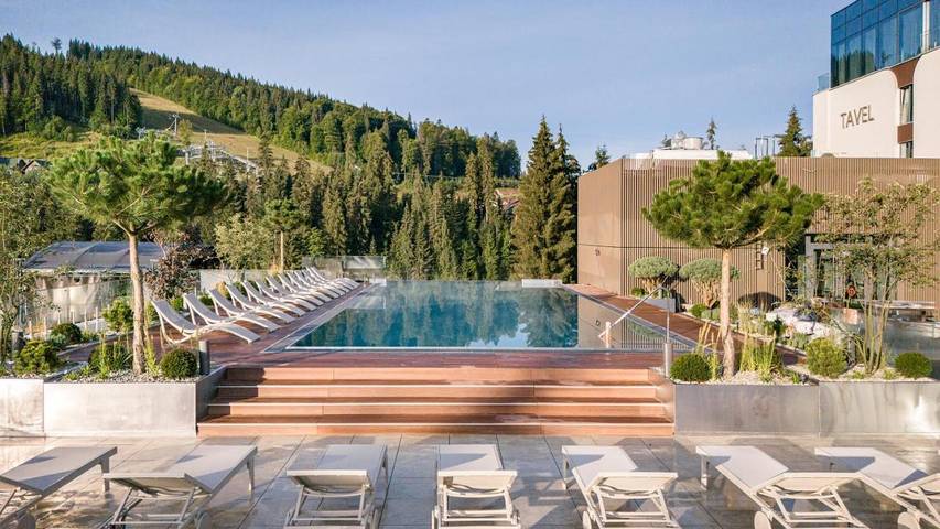 Hôtel pour 5 personnes, avec Balcon et Jacuzzi ainsi que Terrasse et Bassin pour enfant dans Bukovel