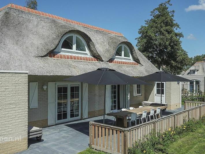 Ferienhaus für 10 Personen, mit Terrasse und Balkon/Terrasse