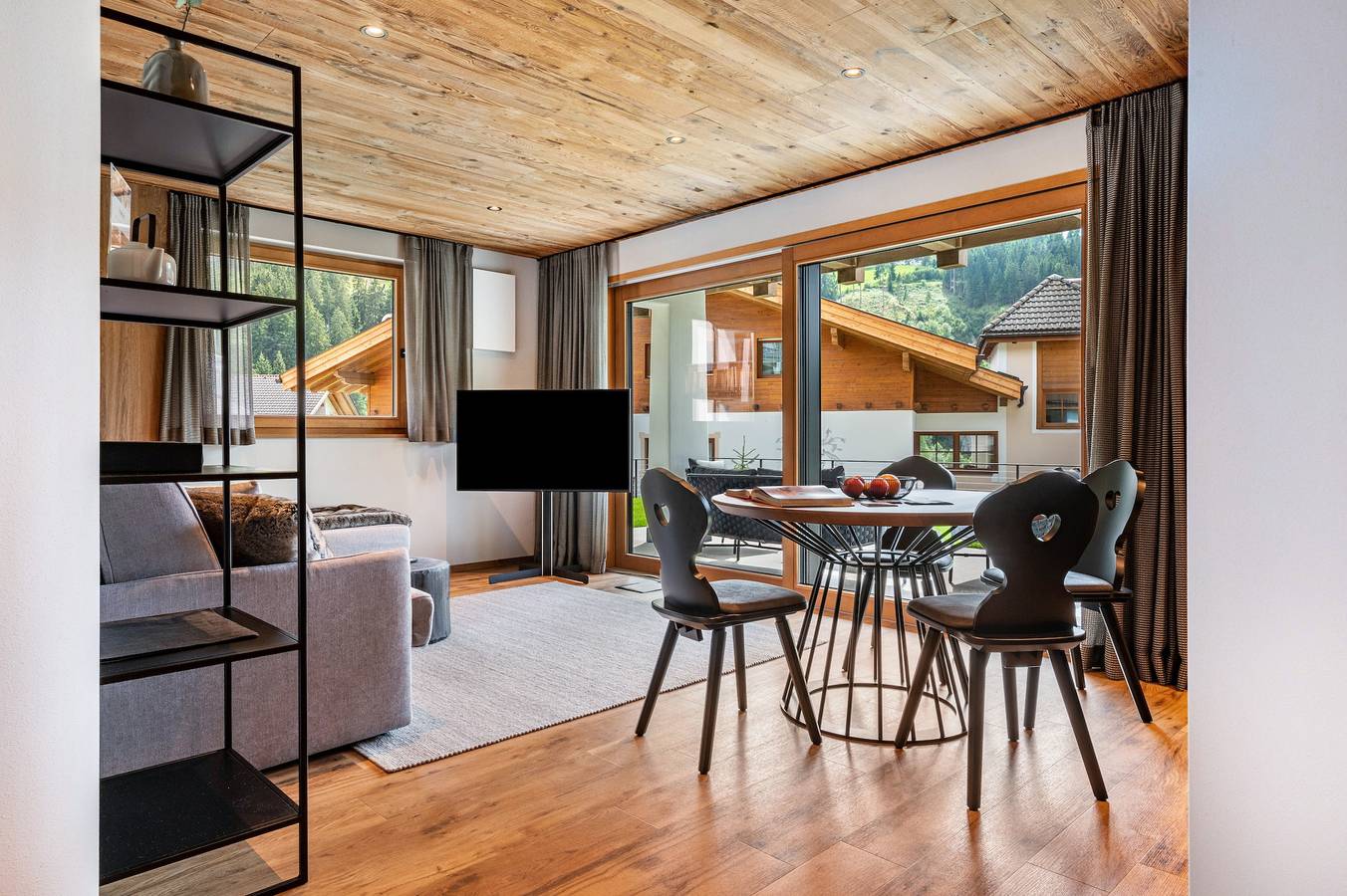 Geheel appartement, Villa Sofia Appartement 'S' met uitzicht op de bergen, privéterras en Wi-Fi in Plan da Tieja, Wolkenstein