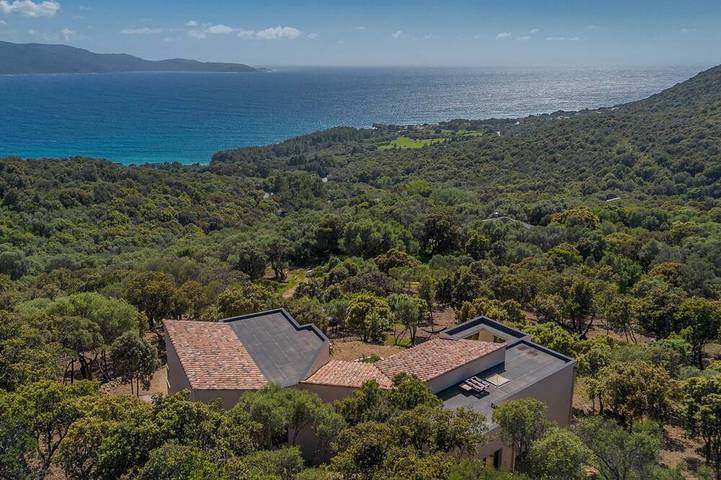 Villa pour 8 personnes, avec balcon et jardin à Olmeto
