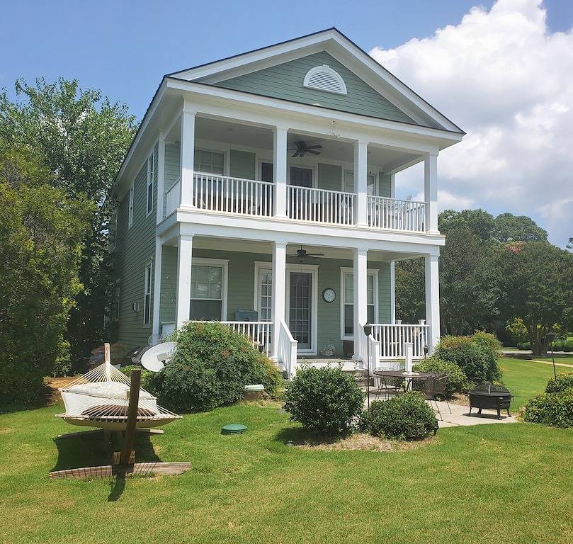 Rappahannock River Waterfront Property zur Miete mit Pier & Pool Zugang in Rappahannock River