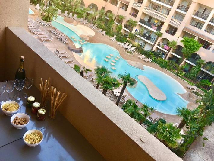 Gîte pour 4 personnes, avec bassin pour enfant et vue ainsi que jardin et piscine dans Office De Tourisme Cannes La Bocca