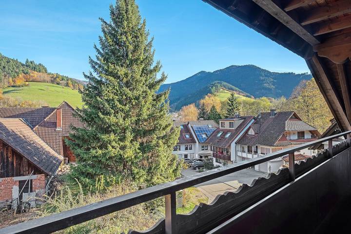 Appartement entier, Appartement 70 m², 2 chambres, vue montagne, balcon et Wi-Fi in Simonswald, Forêt-Noire du Sud