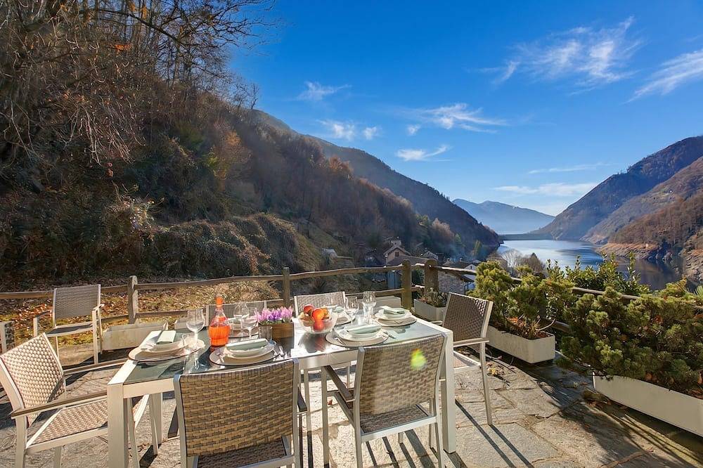 Ganze Wohnung, Castel In Aria 2 - Val Verzasca, Vogorno, Switzerland in Vogorno, Tessiner Alpen