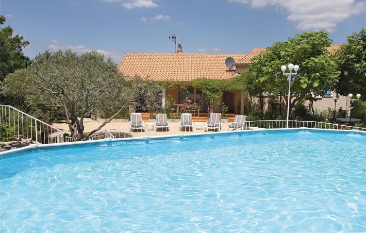 Gîte pour 8 personnes, avec terrasse ainsi que piscine et jardin, animaux acceptés à Puy-Saint-Martin
