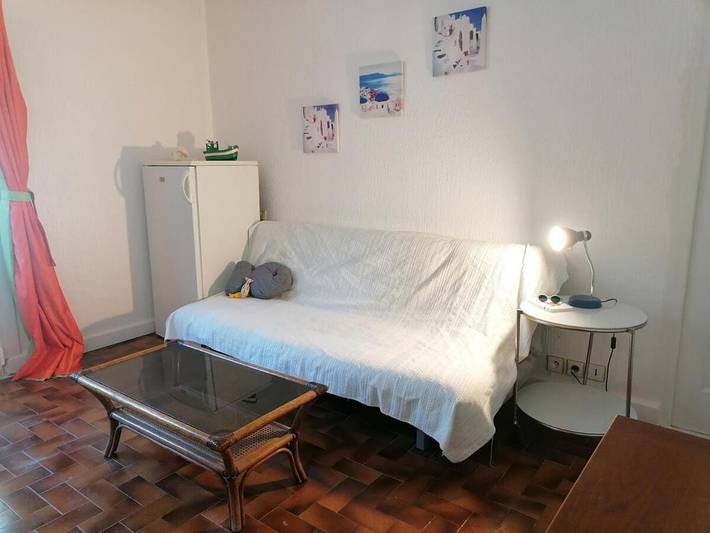 Gîte pour 3 personnes, avec piscine ainsi que jardin et jacuzzi, animaux acceptés à Laroque (Hérault)