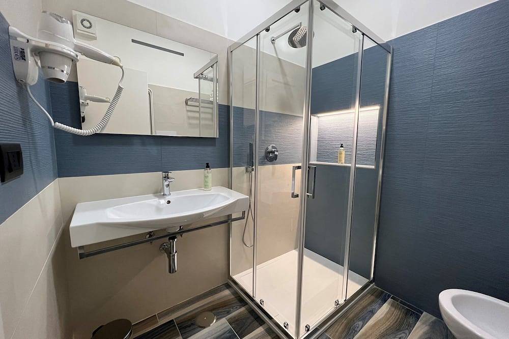 Fronte mare Rooms, camera vista mare con terrazzino privato in Marina di Camerota, Camerota