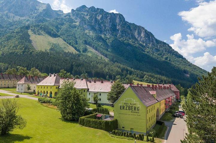 Ferienhaus für 27 Personen, mit Sauna und Terrasse in Eisenerz