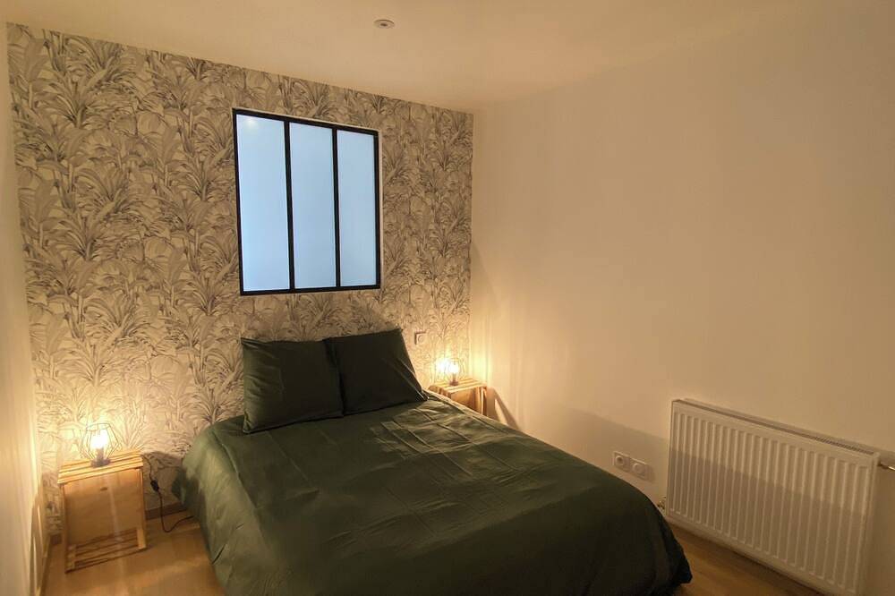 Entire apartment, The Central Square apartment. Pets welcome! in Remiremont, Épinal region