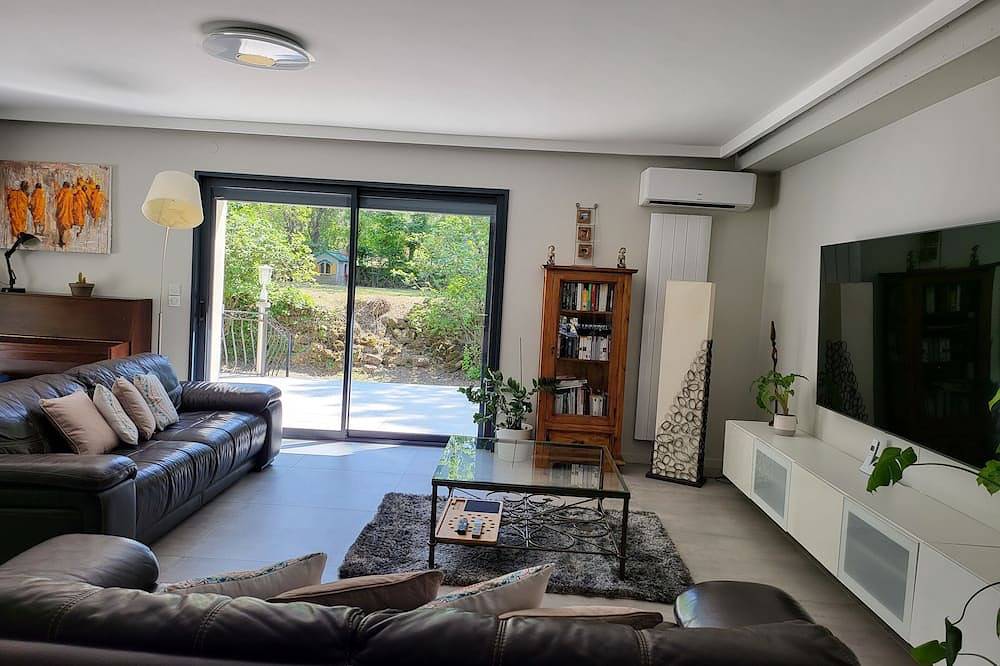 30mn Marseille, peaceful modern villa 200m2 Swimming Pool in the heart of nature in Peynier, Aix-en-Provence region