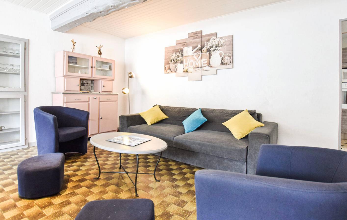 Spacieux appartement de 2 chambres : à 2,5 km de la plage, Wi-Fi et parking inclus in Bricqueville-sur-Mer, Région de Coutances