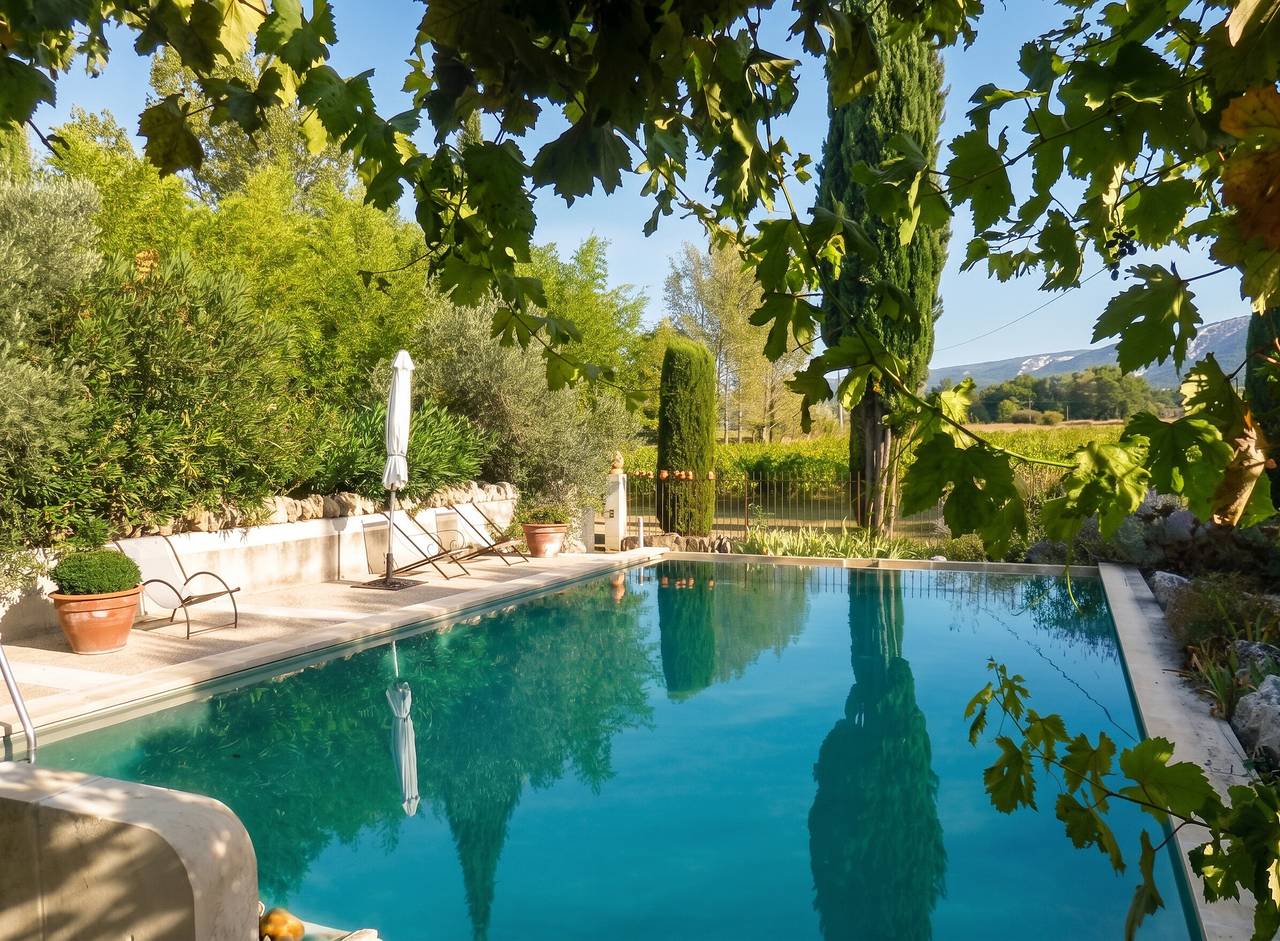 Entire apartment, Welcoming apartment with pool in Oppède 70 m², mountain view in Oppède, Parc naturel régional du Luberon