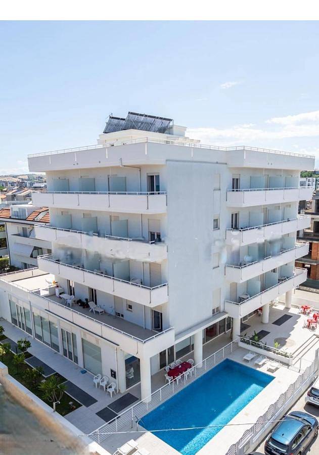 Hôtel pour 2 personnes, avec Balcon et Terrasse ainsi que Jardin et Piscine à Giulianova