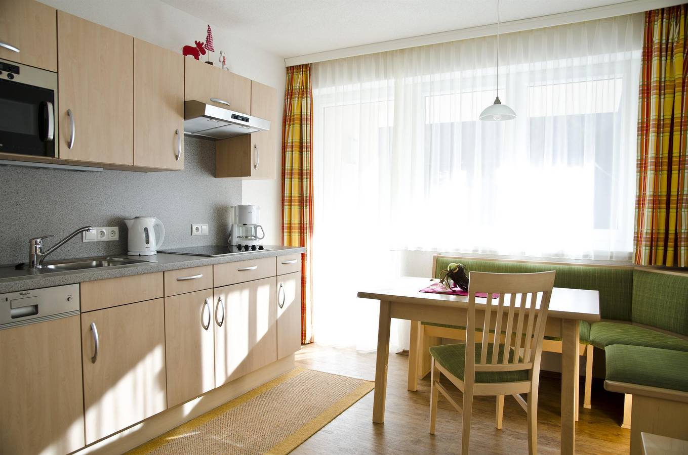 Ganze Ferienwohnung, Fewo 4-5 Pers./2 Schlafräume/Dusche, Wc in Mathon, Verwall