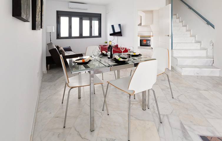 Gemütliches Aznalcázar Apartment mit AC und WiFi - Stadtzentrum 400m in Aznalcázar, Sevilla Provinz