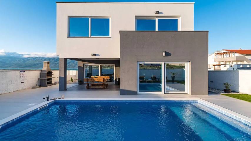 Villa für 7 Personen, mit Pool und Garten sowie Balkon in Razanac