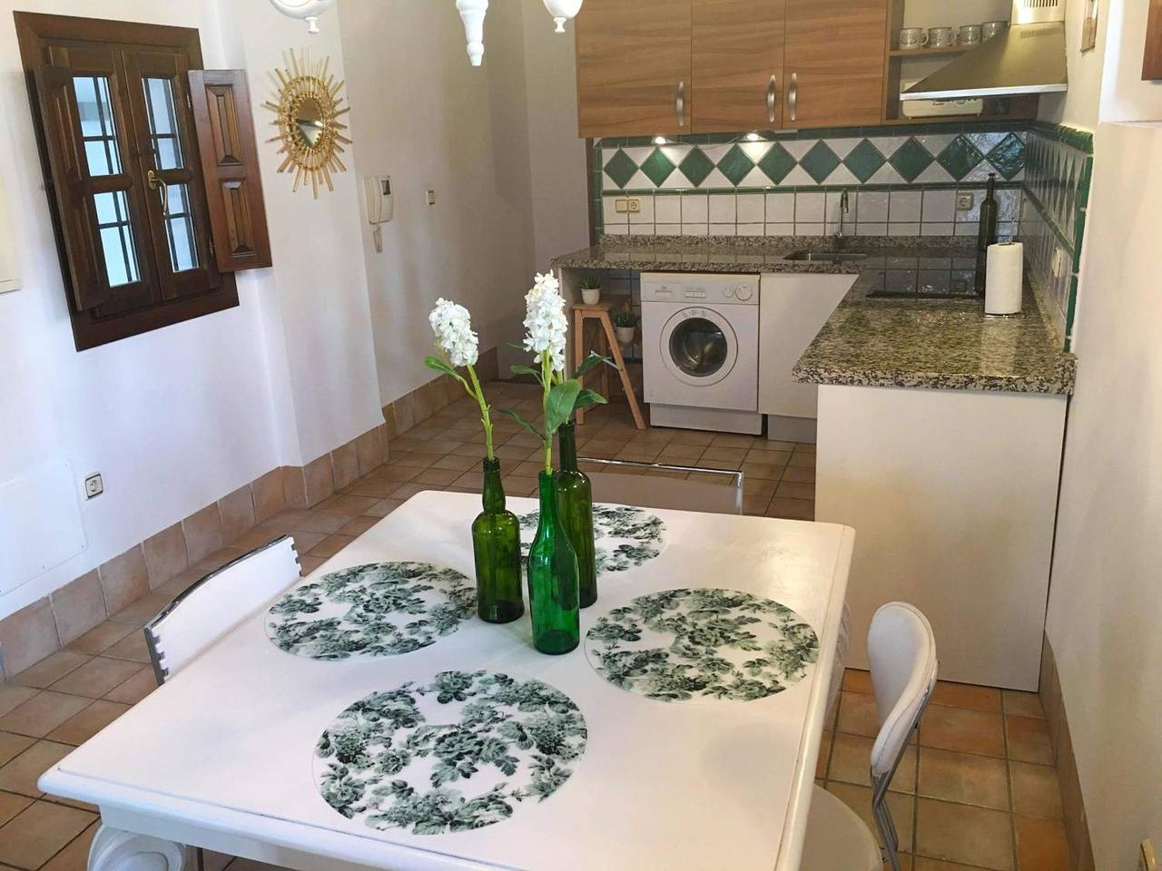 Entire apartment, Apartment Elvira Street with Wifi and Air Conditioning in Centro-Sagrario, Granada