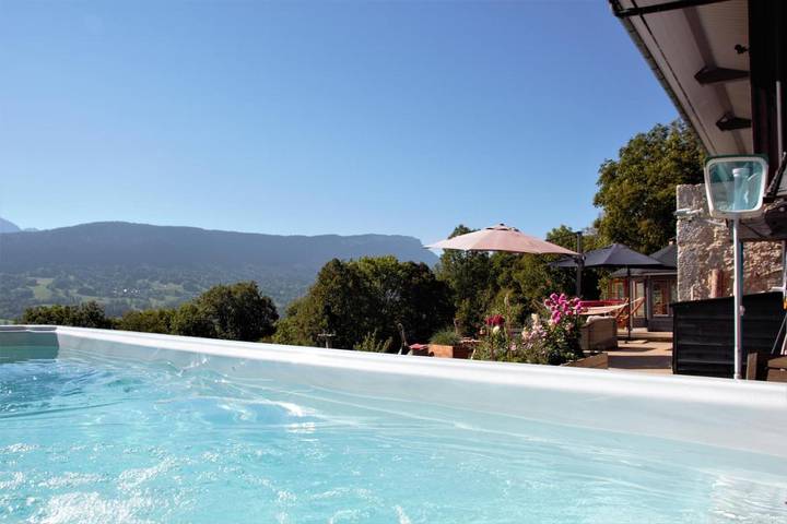 Chambre d’hôte pour 2 personnes, avec piscine et jacuzzi ainsi que terrasse et jardin en Savoie - 2