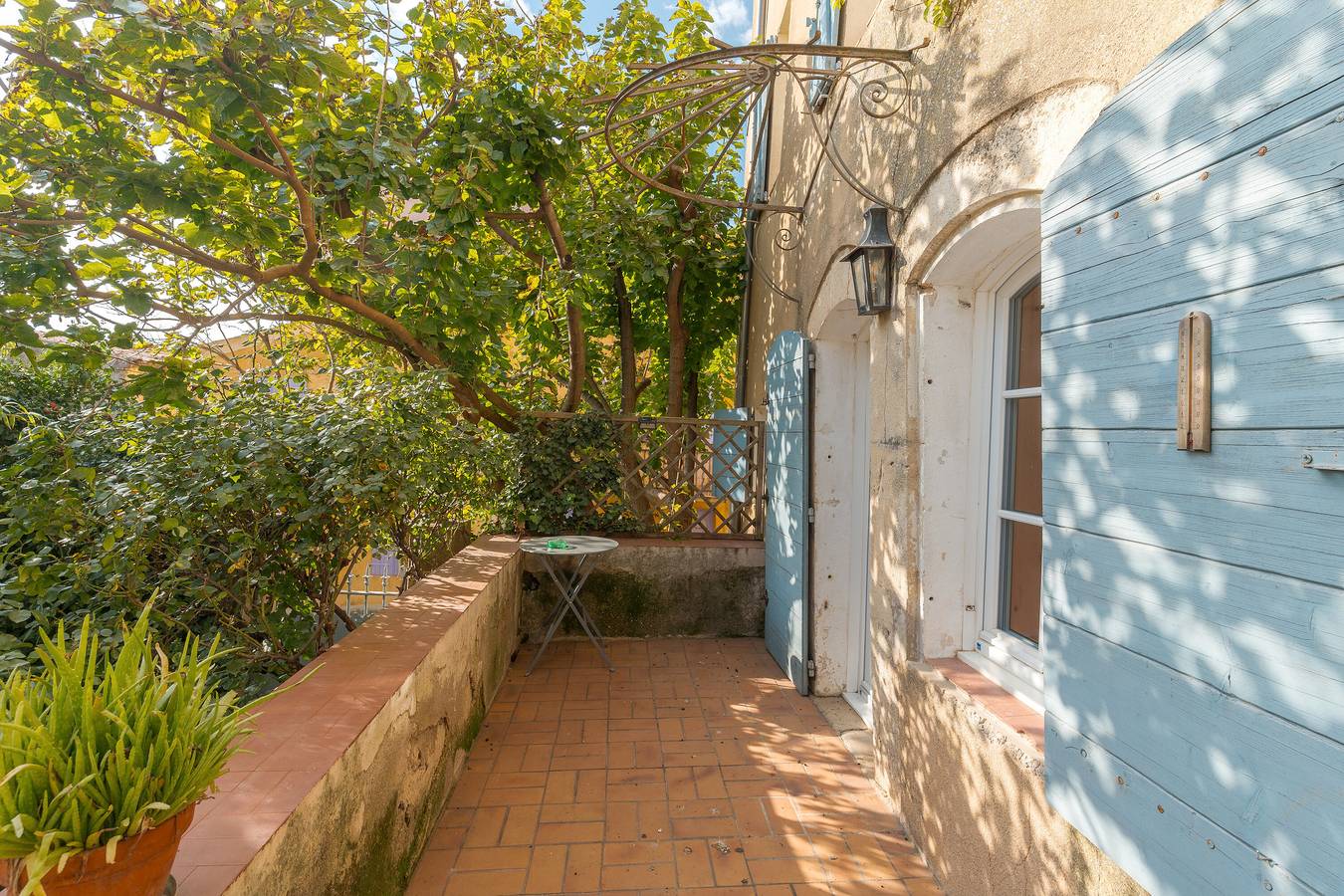 Holiday Home 'Demeure Vigneronne Avec Jardin' with Mountain View, Private Terrace and Wi-Fi in Tavernes, Brignoles region