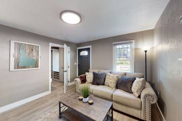 Vacation Rental for 4 Guests in Coeur d'Alene, Coeur d'Alene National Forest, Picture 2