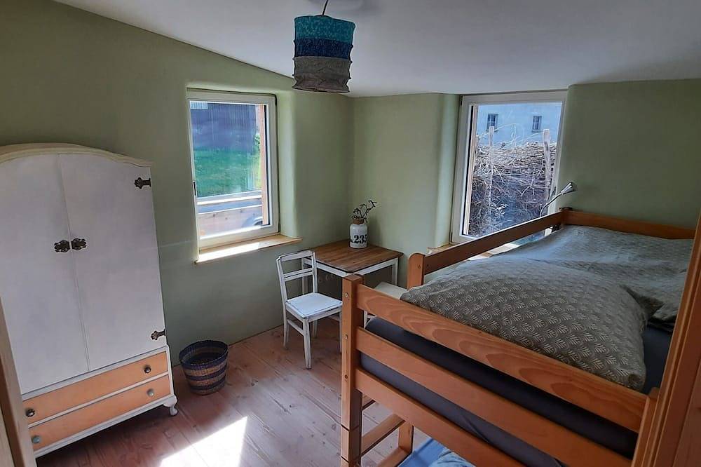 Apartamento inteiro, Ruhiggelegenes Strohhaus mit Öko-flair im Bodensee Hinterland in Frickingen, Region Bodensee-Oberschwaben