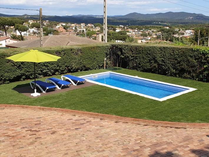 Casa rural para 16 personas, con Balcón y Terraza además de Jardín y Piscina en Fogars de la Selva