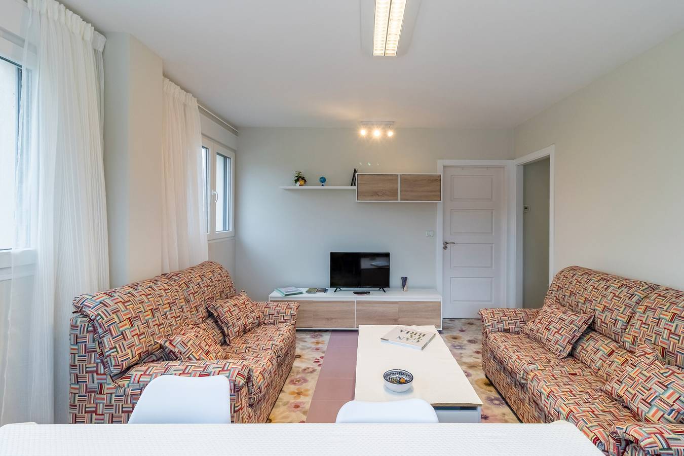 Apartamento entero, Apartamento 'Gloria-Patchwork' con vistas al mar, jardín compartido y Wi-Fi in Santillana del Mar, Costa de Cantabria