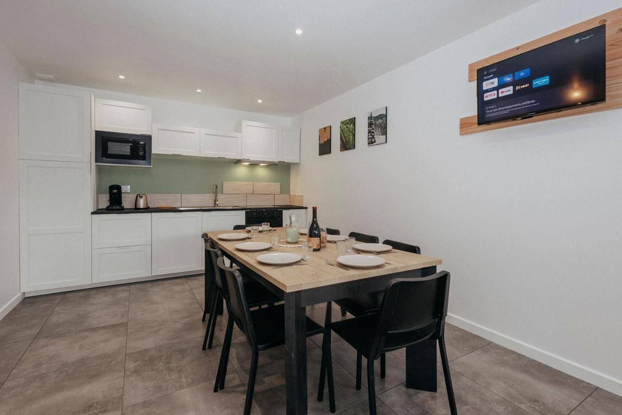 Appartement entier, La bâtisse des tuileries côté forêt in Lamure-sur-Azergues, Région de Villefranche-sur-Saône