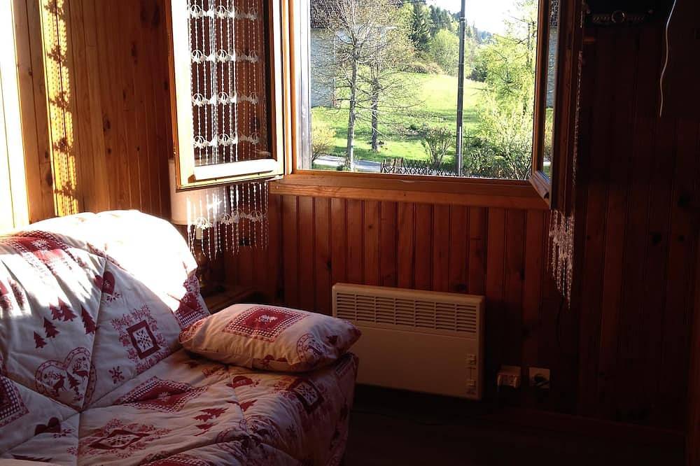 Chalet 2 personnes, animaux acceptés in Grande-Rivière, Parc naturel régional du Haut-Jura