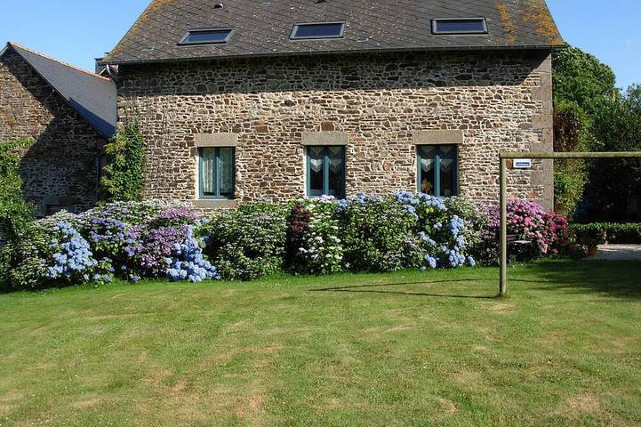 Gîte pour 6 personnes, avec terrasse et jardin, animaux acceptés à Parcé