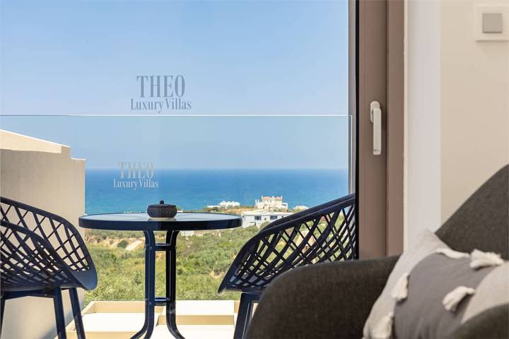 Villa für 10 Personen, mit Whirlpool und Pool sowie Balkon/Terrasse auf Kreta - 2