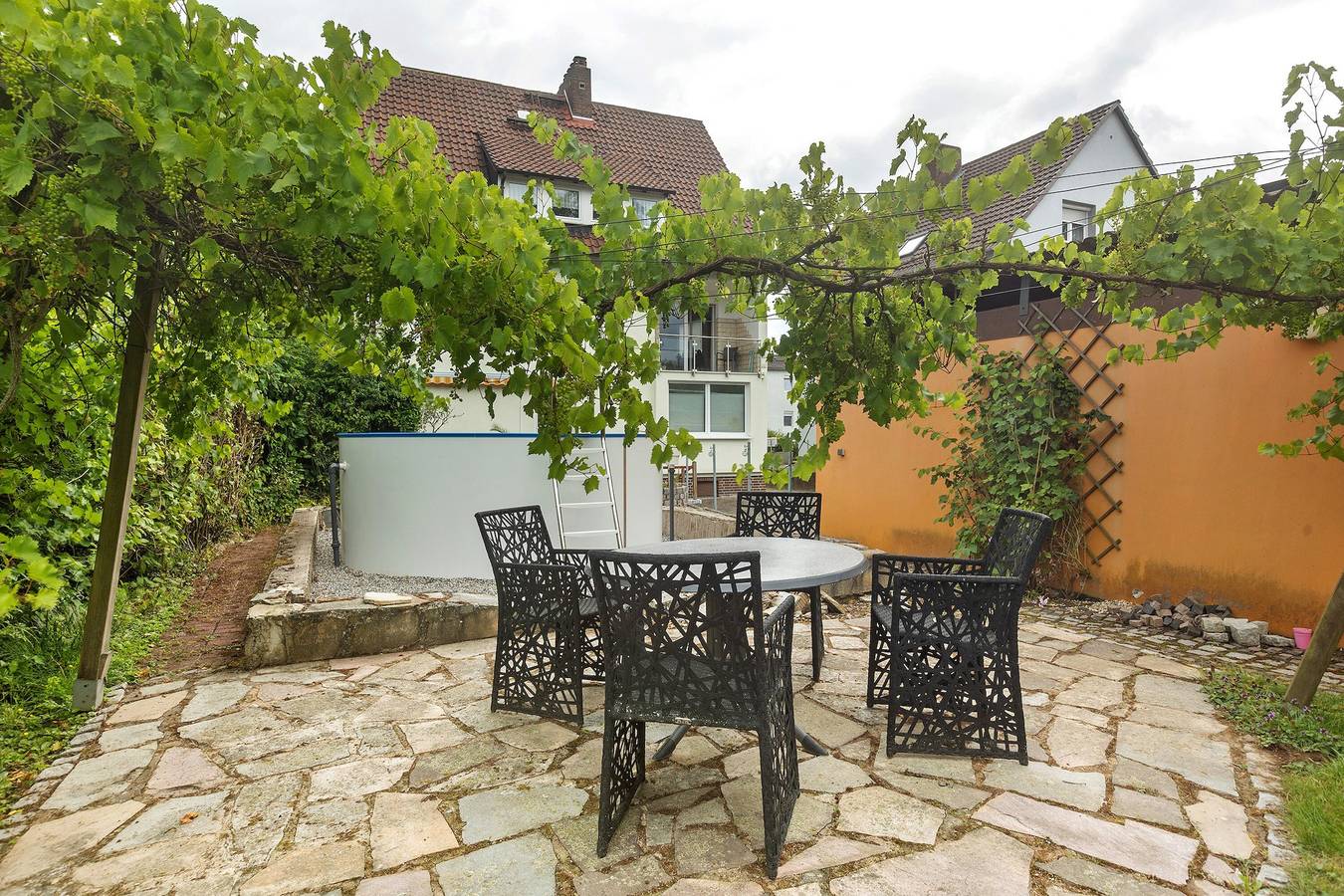 Appartement entier, Appartement 'Ruhepol, 75qm' avec piscine partagée, jardin partagé et Wi-Fi in Vellmar, Hessisches Bergland