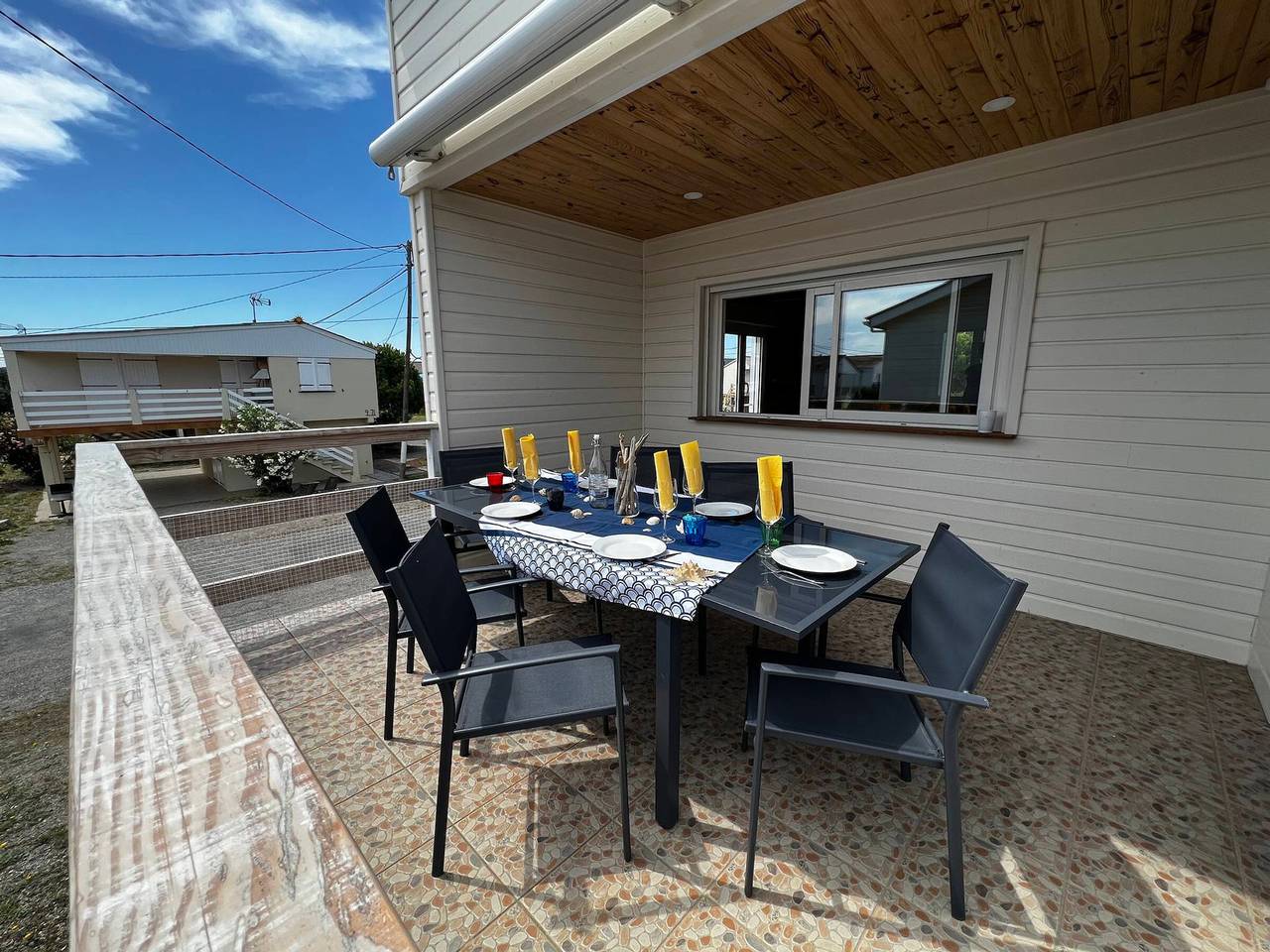Beautiful 2-Story Chalet with Wifi and Ac, 250m from Beach - Gruissan, Sleeps 6 in Gruissan (Ville), Gruissan