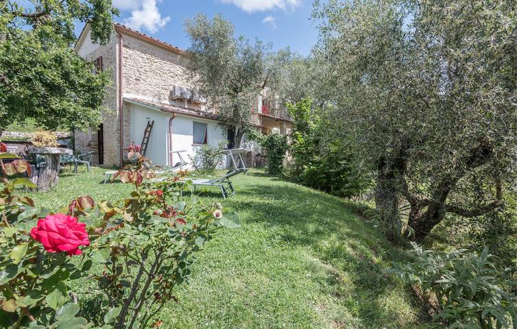 Gemütliche Wohnung mit Klimaanlage, Fernseher, Parkplatz, Terrasse, Küche – 1 km bis Tarano in Montebuono, Rieti Provinz