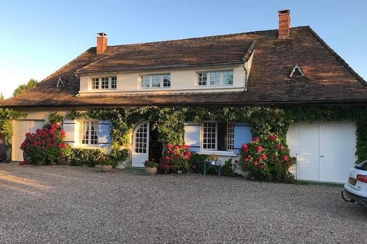 Location de vacances pour 12 personnes, avec Terrasse et Jardin à Villetoureix