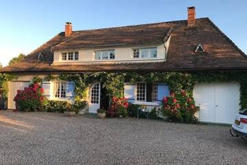 Location de vacances pour 12 personnes, avec jardin à Villetoureix