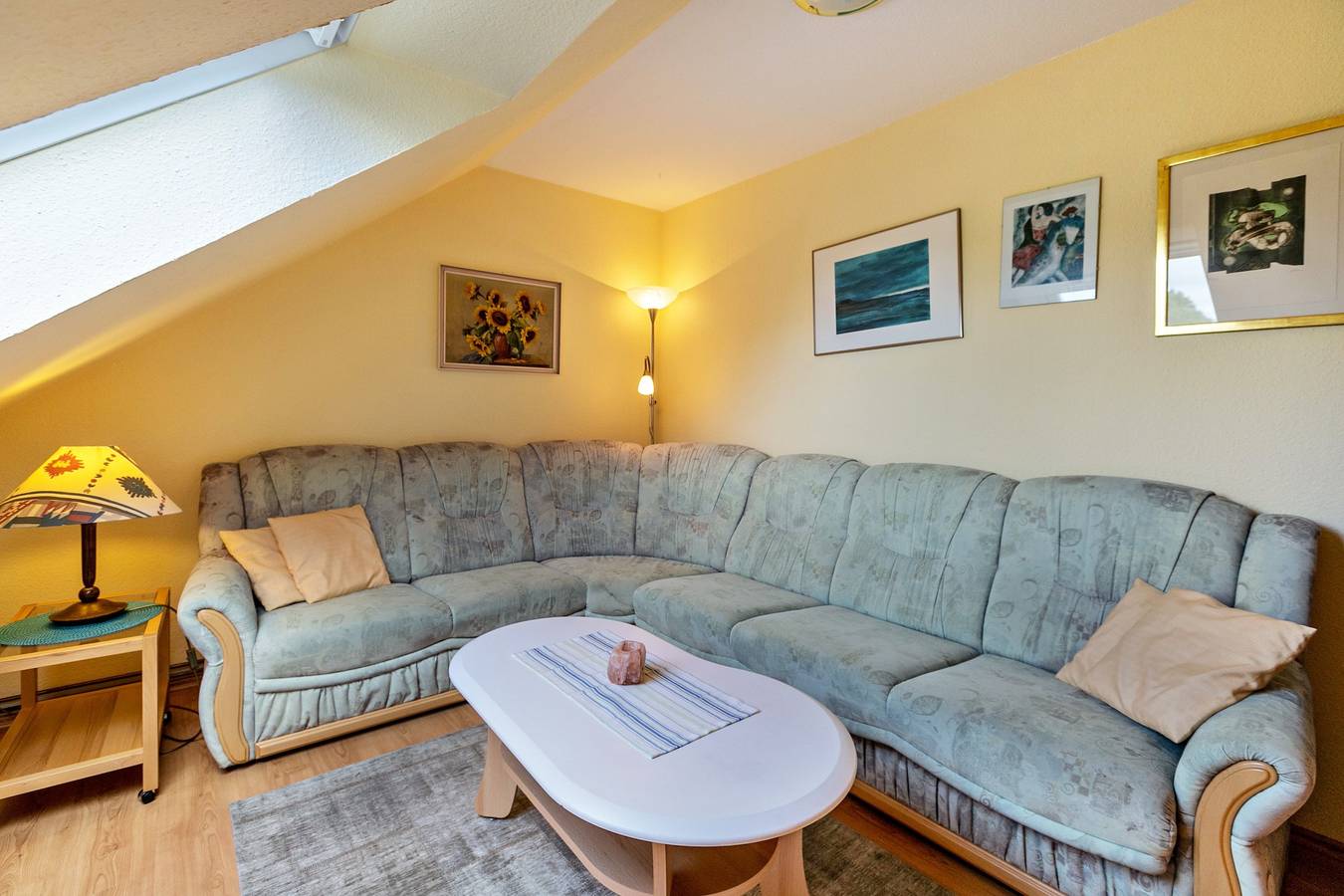 Ganze Wohnung, Ferienwohnung Roswitha" mit Gemeinschaftsgarten, Balkon und Wi-Fi in Langenhorn, Grünes Binnenland