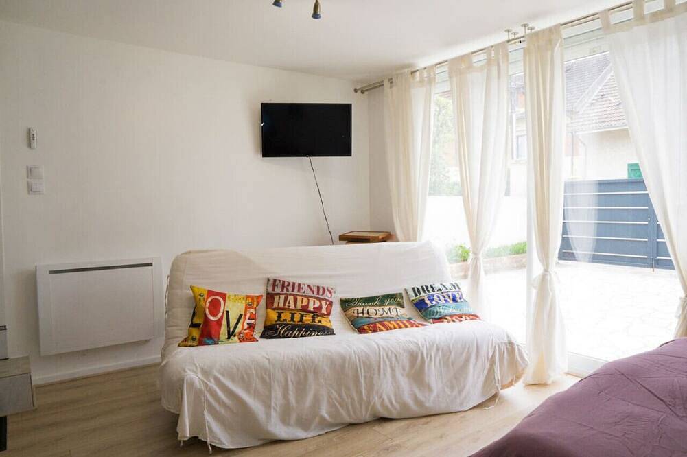 Ganze Wohnung, Large, bright studio for 4 people in Bois-d'Arcy, Yvelines
