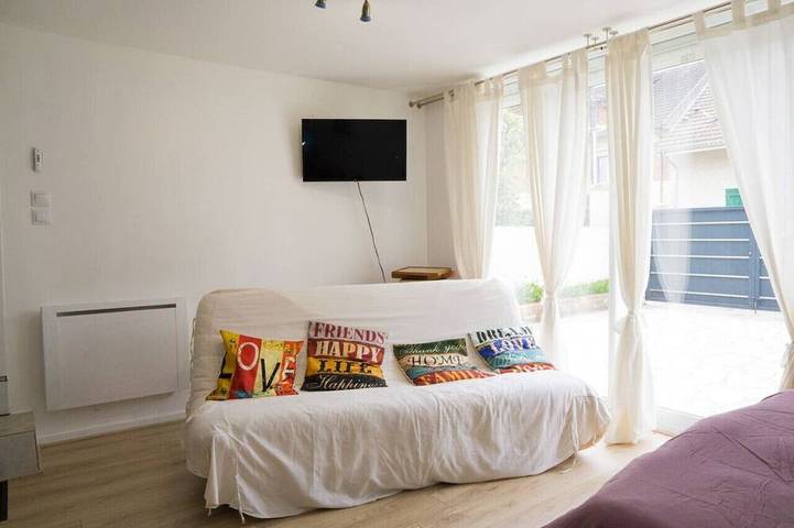 Ganze Wohnung, Large, bright studio for 4 people in Bois-d'Arcy, Yvelines