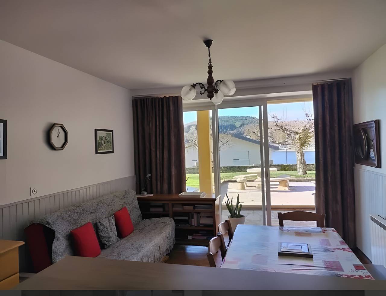 Apartamento entero, Lago y Naturaleza – Acogedor apartamento a 100 m del lago de Villefranche-de-Panat, Aveyron in Villefranche-de-Panat, Aveyron (desambiguación)