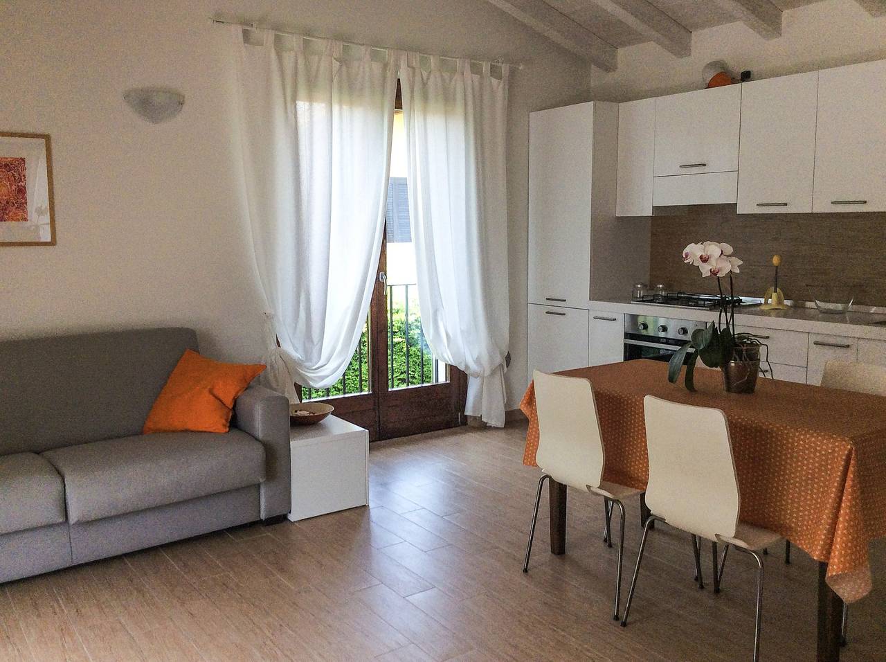 Appartamento intero, Appartamento vacanze per 4 persone con vista lago in Comune di Verbania, Lago Maggiore (Piemonte)