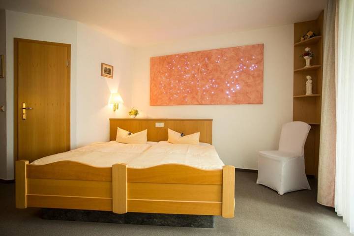 Hotel für 3 Personen, mit Balkon und Terrasse sowie Ausblick in Schenkendöbern - 2