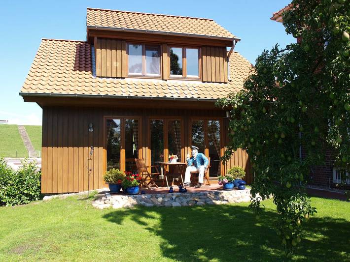 Ferienhaus für 2 Personen, mit Terrasse und Garten in Grünendeich