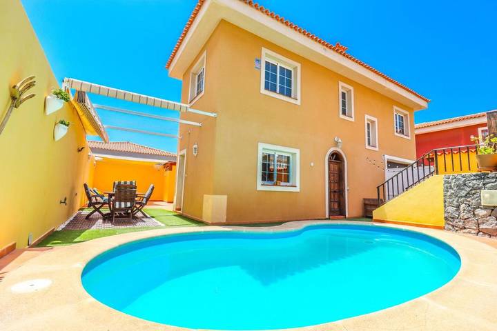 Ferienhaus für 6 Personen, mit Terrasse und Garten sowie Pool