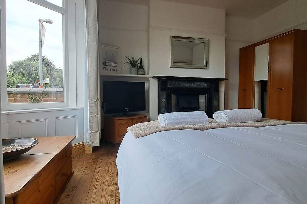 Huge 4 bed in the heart of Kettering in Kettering, Northamptonshire
