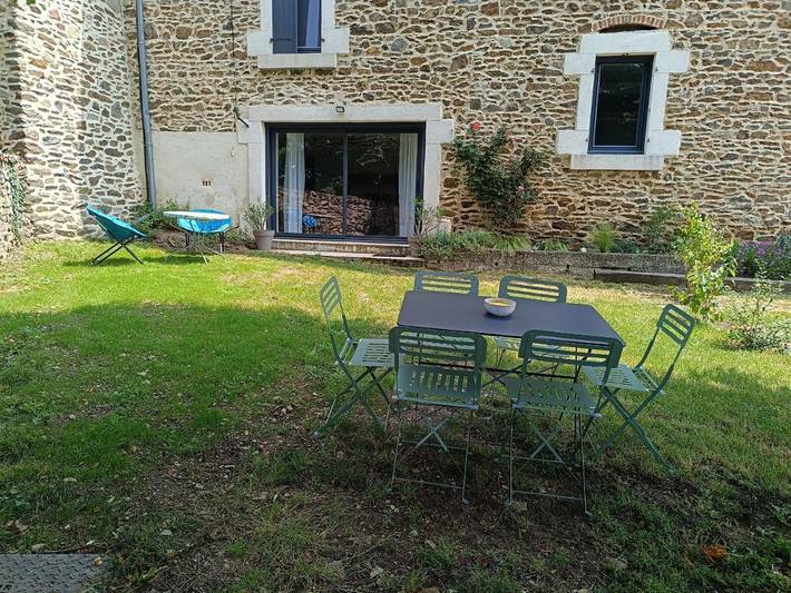 Gîte pour 6 personnes, avec terrasse et vue à Les Haies