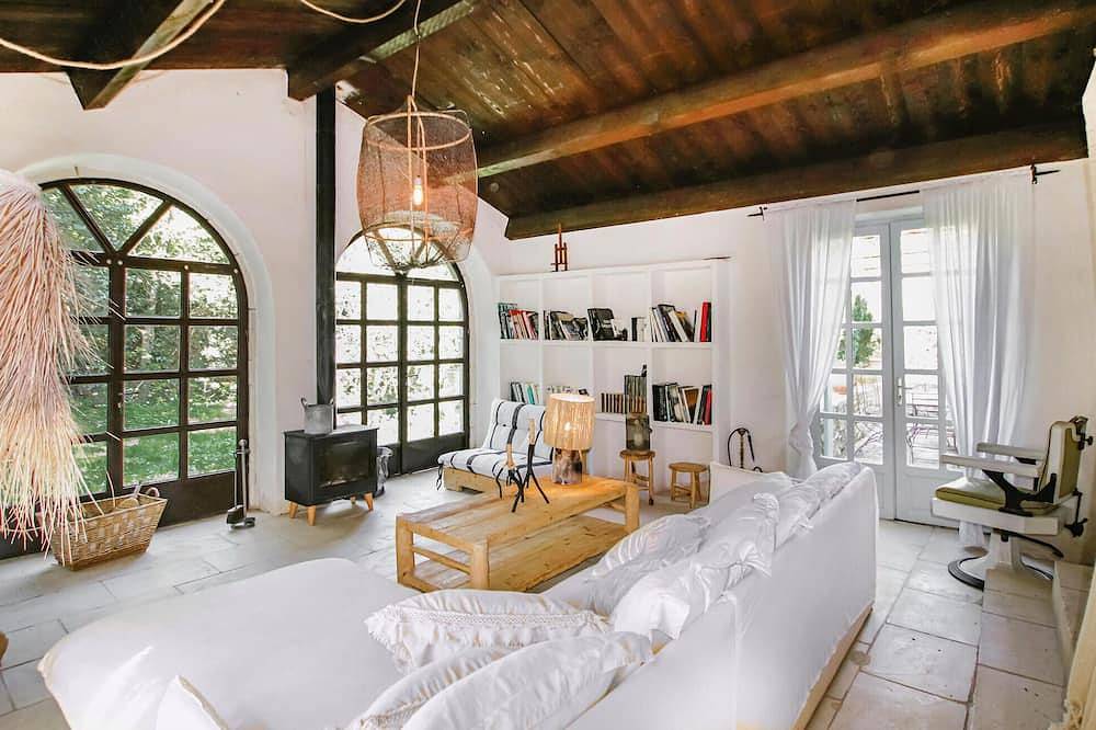 Awesome home in Saint-Montant in Saint-Montan, Privas