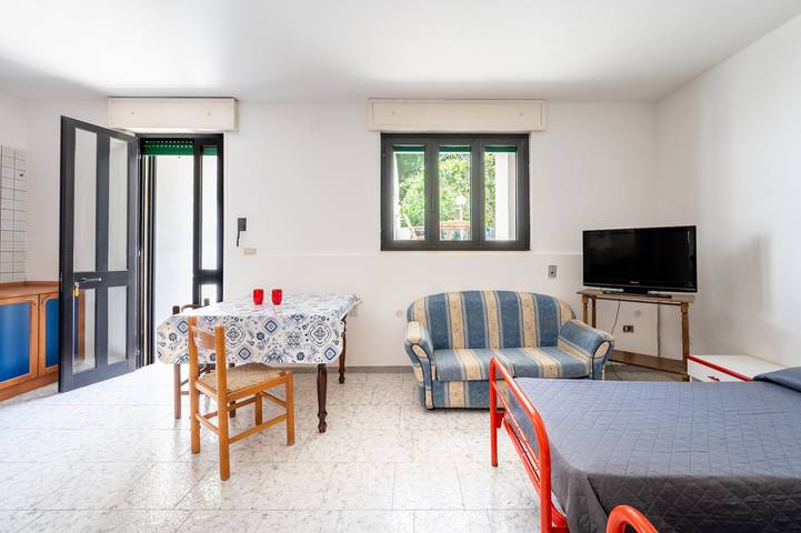 Apartment 'Villa Ruggieri - Semiterra' with Private Terrace and Garden in Torre Specchia Ruggeri, Melendugno