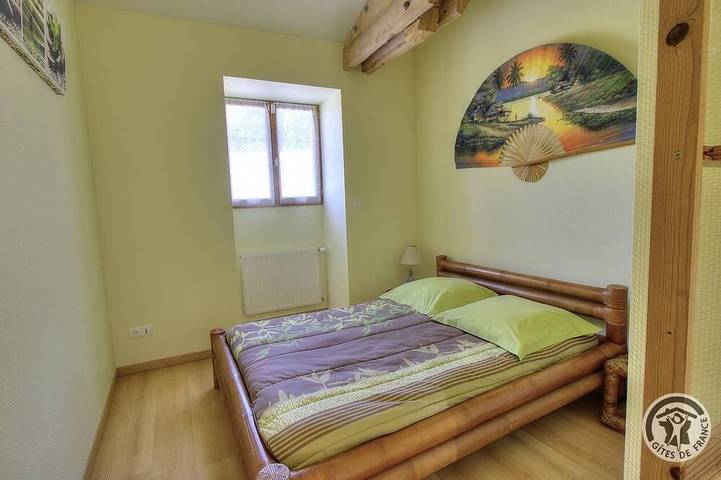 Location de vacances pour 15 personnes, avec piscine et jardin à Longessaigne - 2