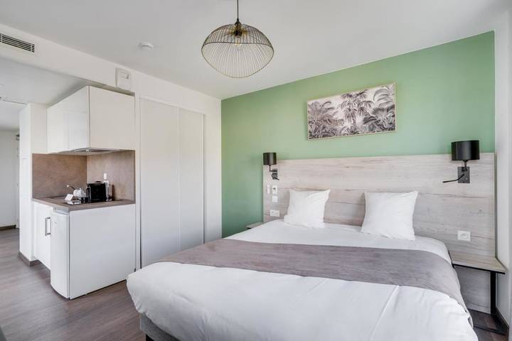 Appart’hôtel, avec Terrasse et Sauna à Palaiseau